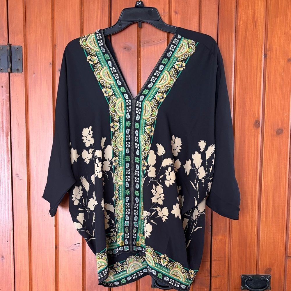 Rose & Olive Black and Green Floral Blouse Sz M. RS